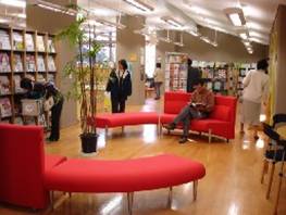 御代田町立図書館の写真