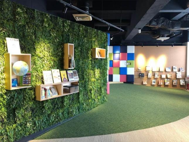 カラフルクッションスペース写真