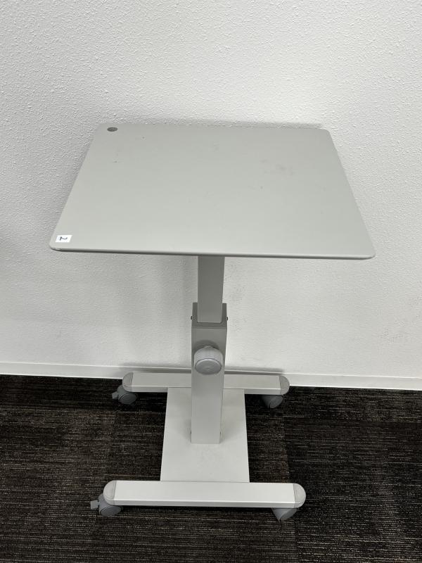 プロジェクタ台B